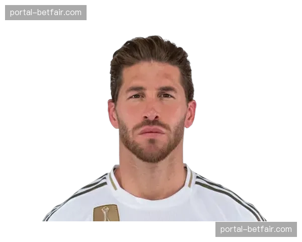 特写：告别时刻，塞尔吉奥·拉莫斯在皮斯胡安球场接受主场致敬