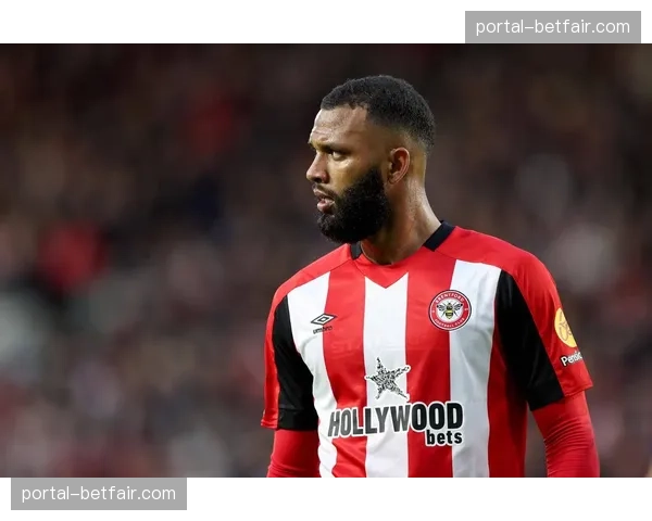 特写:绝杀后,布伦特福德主帅弗兰克与教练团队激情相拥